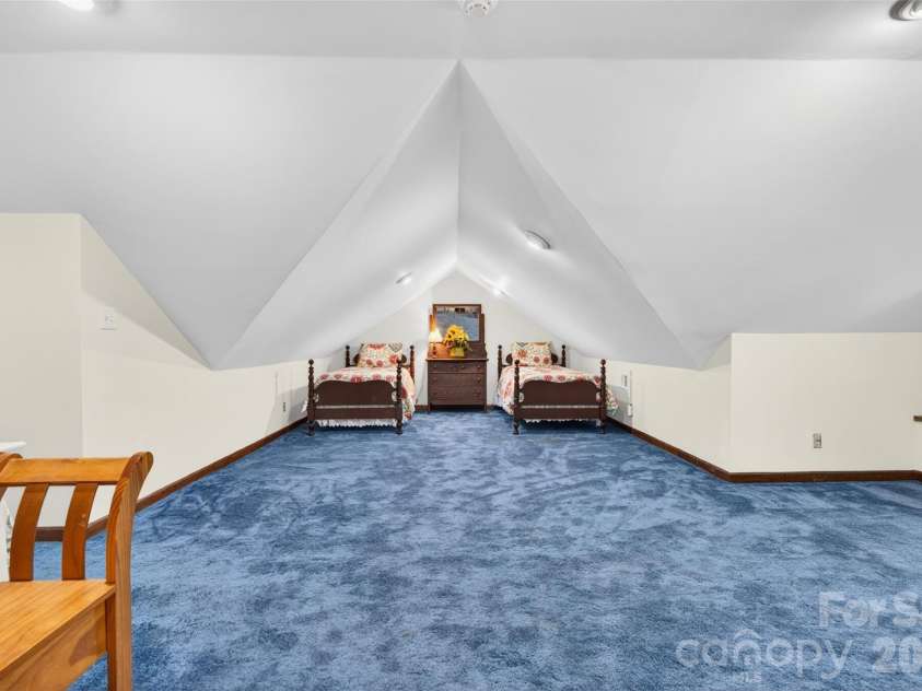537 Saint Cloud Drive, Statesville, NC 28625.  MLS# CAR4374259, YatesRealty ID 21510. A Large Dormitory-Style Space