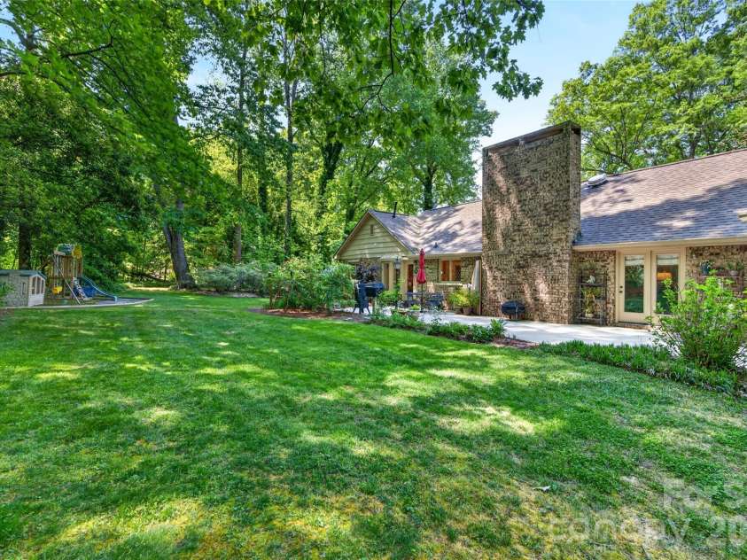 537 Saint Cloud Drive, Statesville, NC 28625.  MLS# CAR4374259, YatesRealty ID 21510. And A Level Backyard