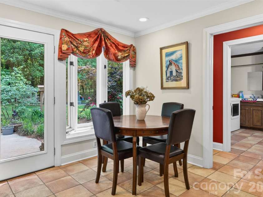 537 Saint Cloud Drive, Statesville, NC 28625.  MLS# CAR4374259, YatesRealty ID 21510. Casual Dining With A Backyard View