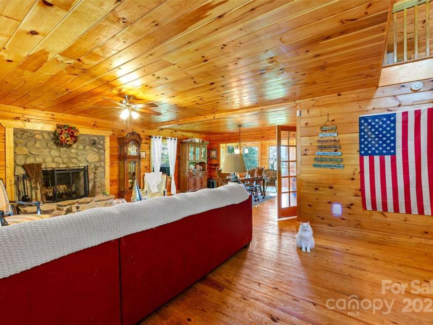 252 Idylwild Lane, Black Mountain, NC 28711.  MLS# CAR4267364, YatesRealty ID 21511. 