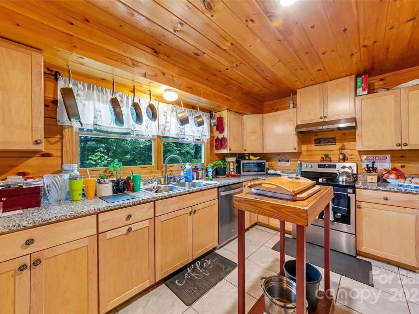 252 Idylwild Lane, Black Mountain, NC 28711.  MLS# CAR4267364, YatesRealty ID 21511. 