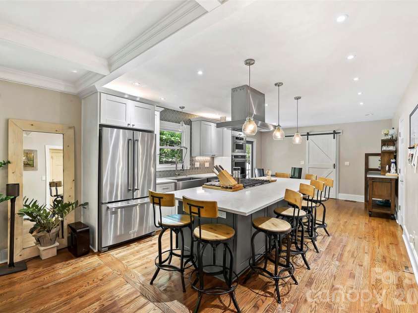 5525 Lancelot Drive, Charlotte, NC 28270.  MLS# CAR4372784, YatesRealty ID 21511. 