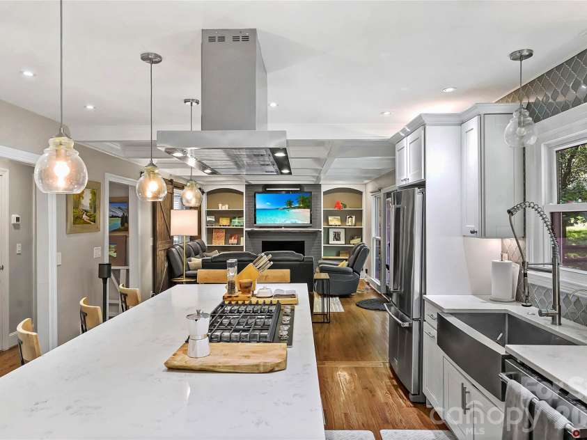5525 Lancelot Drive, Charlotte, NC 28270.  MLS# CAR4372784, YatesRealty ID 21511. 