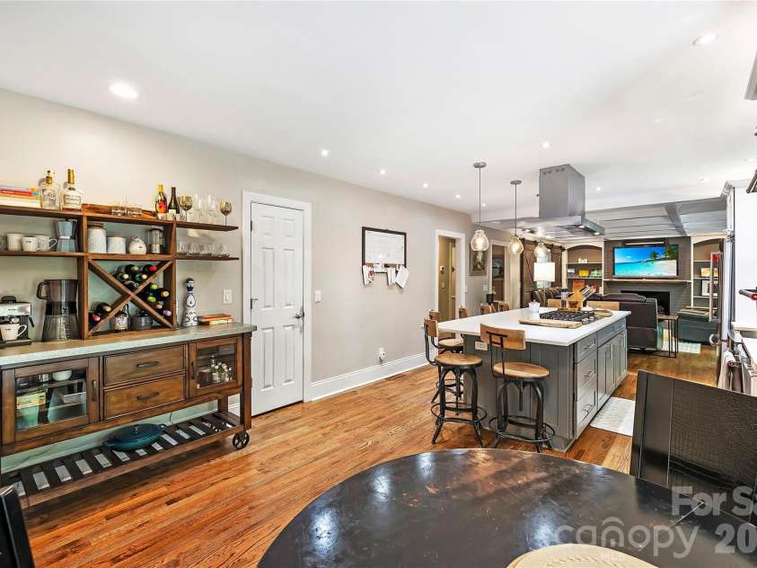 5525 Lancelot Drive, Charlotte, NC 28270.  MLS# CAR4372784, YatesRealty ID 21511. 
