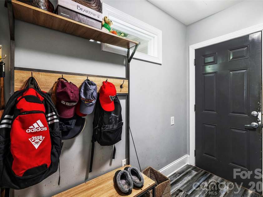 5525 Lancelot Drive, Charlotte, NC 28270.  MLS# CAR4372784, YatesRealty ID 21511. 