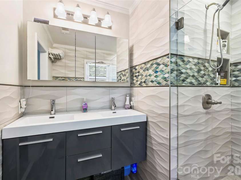 5525 Lancelot Drive, Charlotte, NC 28270.  MLS# CAR4372784, YatesRealty ID 21511. 