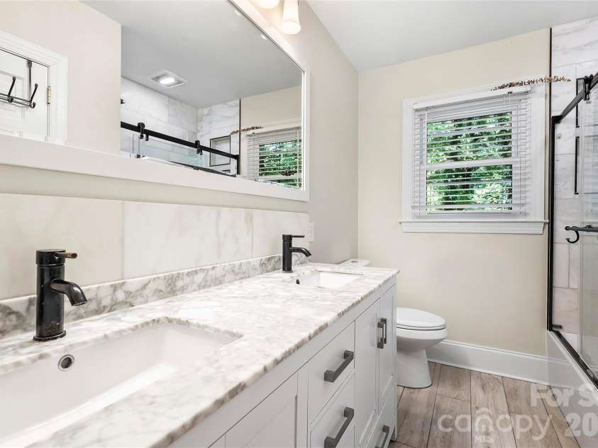 5525 Lancelot Drive, Charlotte, NC 28270.  MLS# CAR4372784, YatesRealty ID 21511. 