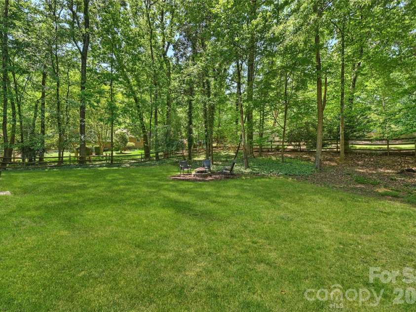 5525 Lancelot Drive, Charlotte, NC 28270.  MLS# CAR4372784, YatesRealty ID 21511. 