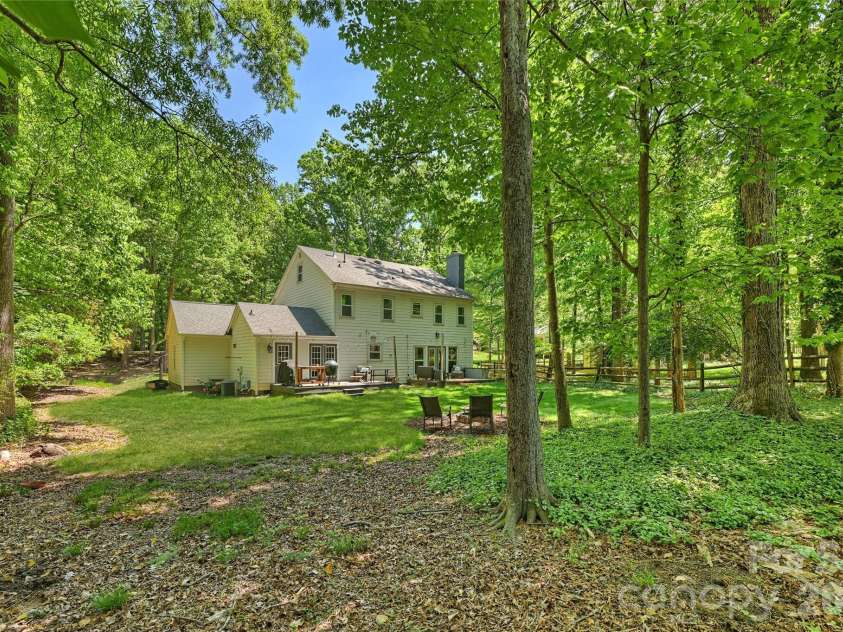 5525 Lancelot Drive, Charlotte, NC 28270.  MLS# CAR4372784, YatesRealty ID 21511. 