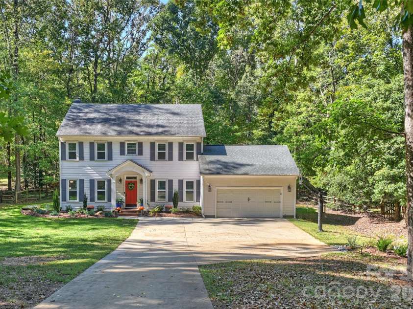 5525 Lancelot Drive, Charlotte, NC 28270.  MLS# CAR4372784, YatesRealty ID 21511. 