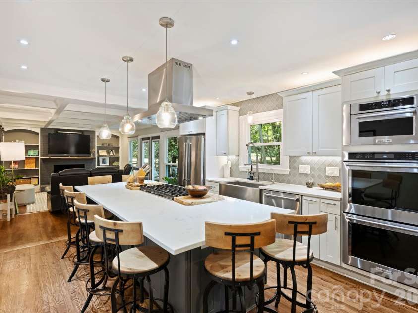5525 Lancelot Drive, Charlotte, NC 28270.  MLS# CAR4372784, YatesRealty ID 21511. 