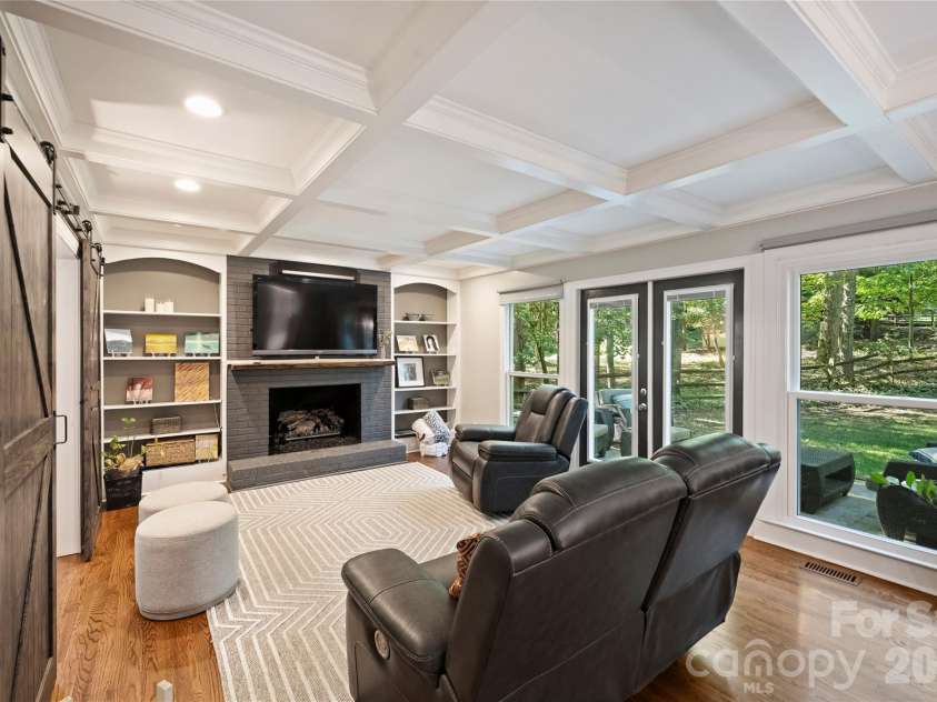 5525 Lancelot Drive, Charlotte, NC 28270.  MLS# CAR4372784, YatesRealty ID 21511. 