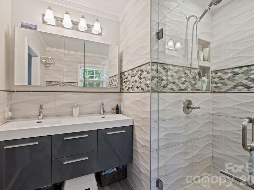 5525 Lancelot Drive, Charlotte, NC 28270.  MLS# CAR4372784, YatesRealty ID 21511. 