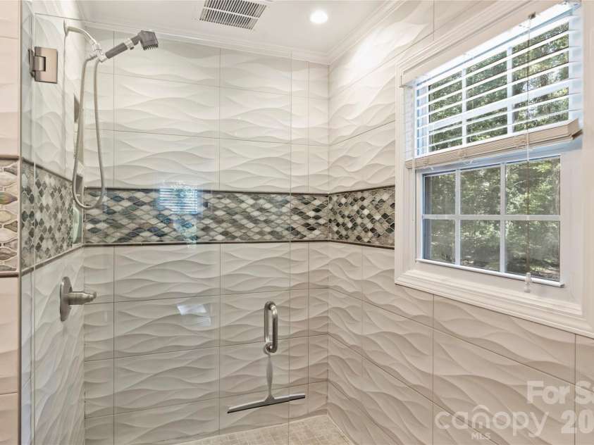 5525 Lancelot Drive, Charlotte, NC 28270.  MLS# CAR4372784, YatesRealty ID 21511. 