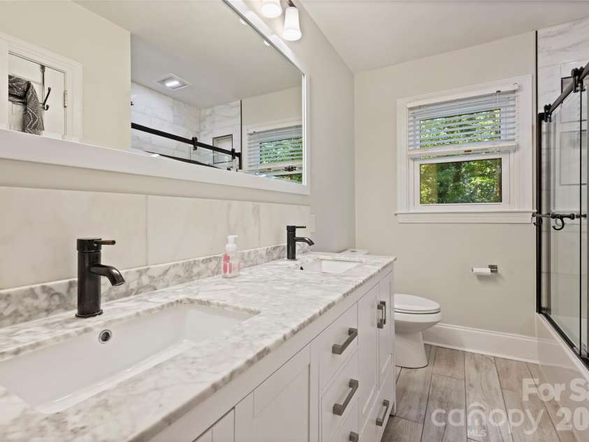 5525 Lancelot Drive, Charlotte, NC 28270.  MLS# CAR4372784, YatesRealty ID 21511. 