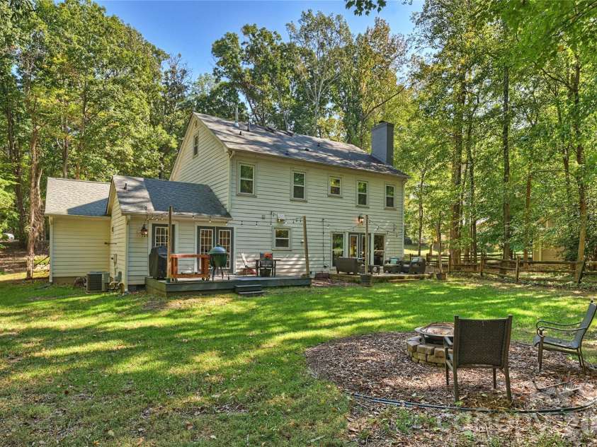 5525 Lancelot Drive, Charlotte, NC 28270.  MLS# CAR4372784, YatesRealty ID 21511. 