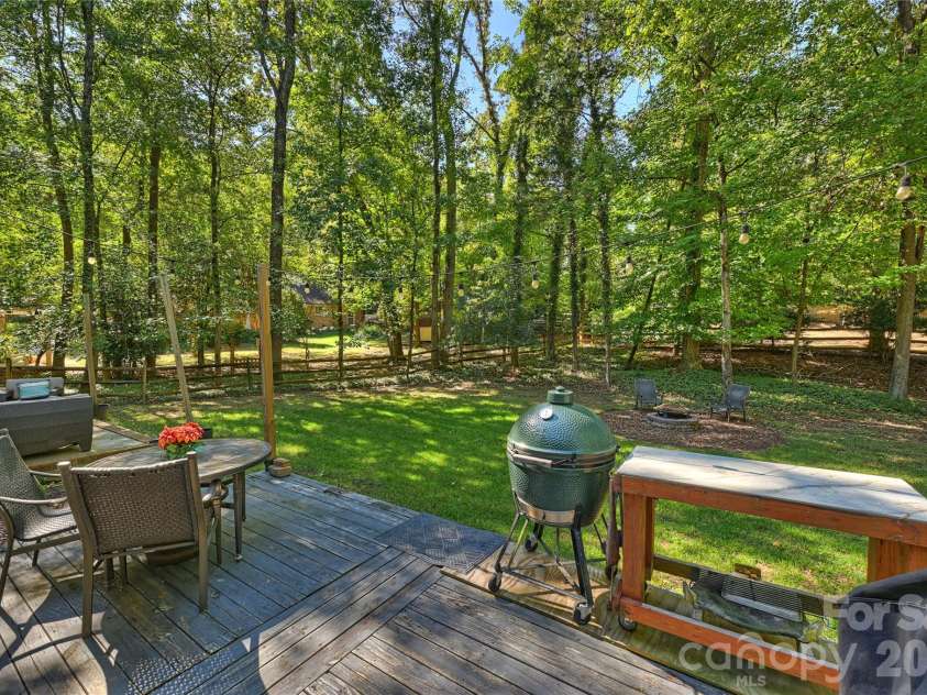 5525 Lancelot Drive, Charlotte, NC 28270.  MLS# CAR4372784, YatesRealty ID 21511. 