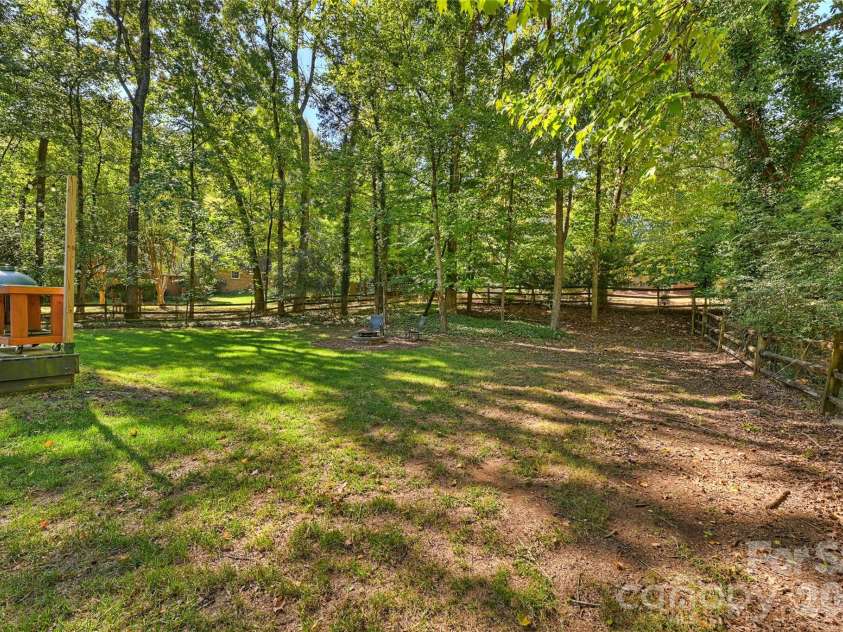 5525 Lancelot Drive, Charlotte, NC 28270.  MLS# CAR4372784, YatesRealty ID 21511. 