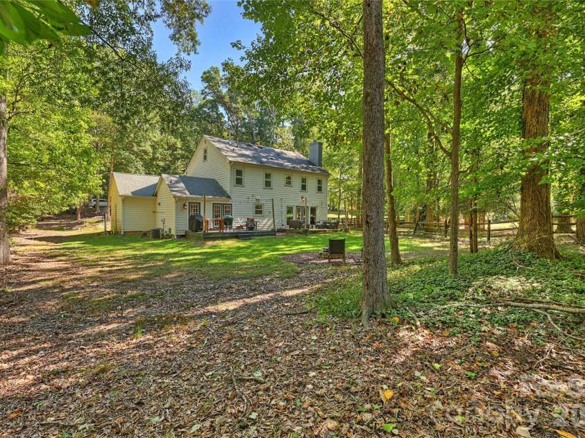 5525 Lancelot Drive, Charlotte, NC 28270.  MLS# CAR4372784, YatesRealty ID 21511. 