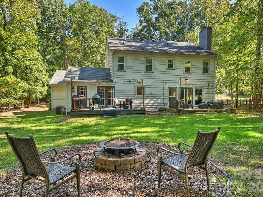 5525 Lancelot Drive, Charlotte, NC 28270.  MLS# CAR4372784, YatesRealty ID 21511. 