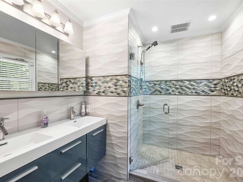 5525 Lancelot Drive, Charlotte, NC 28270.  MLS# CAR4372784, YatesRealty ID 21511. Clean, functional, and designed for everyday ease.