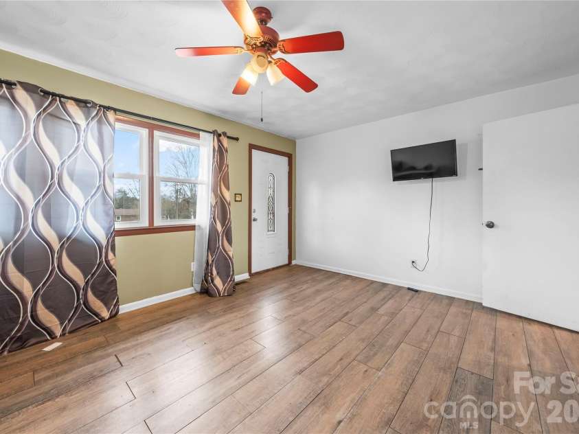 7910 Winalda Avenue, Sherrills Ford, NC 28673.  MLS# CAR4356876, YatesRealty ID 21513. 