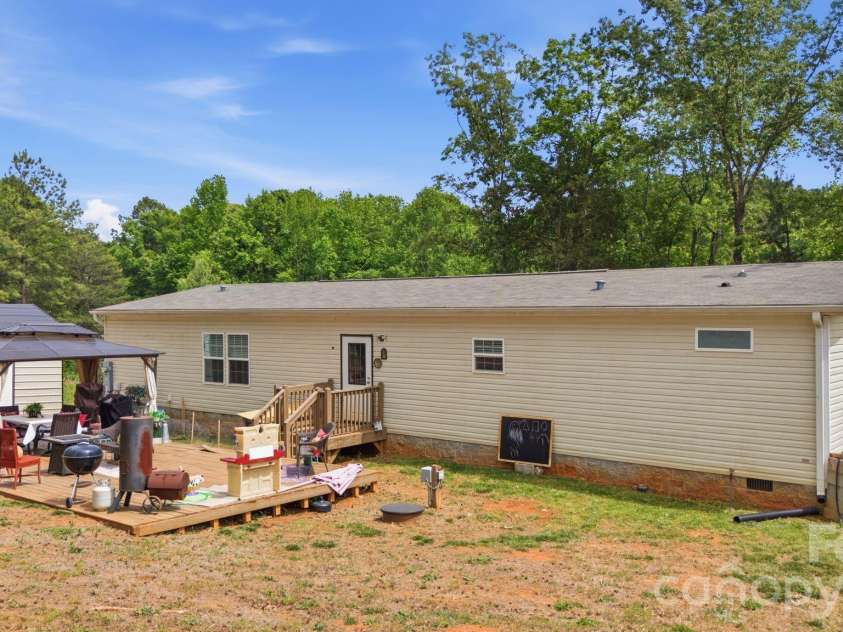 980 Lakeland Avenue, Lincolnton, NC 28092.  MLS# CAR4377426, YatesRealty ID 21514. 