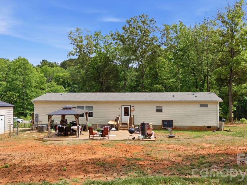 980 Lakeland Avenue, Lincolnton, NC 28092.  MLS# CAR4377426, YatesRealty ID 21514. 
