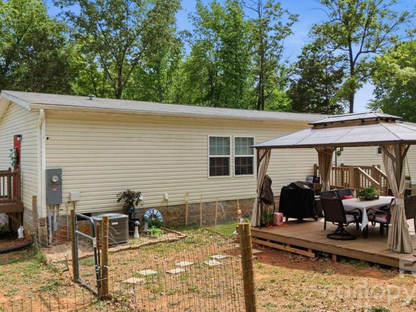 980 Lakeland Avenue, Lincolnton, NC 28092.  MLS# CAR4377426, YatesRealty ID 21514. 