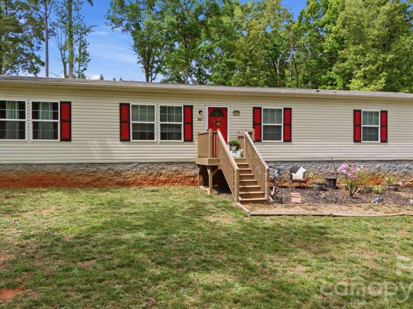 980 Lakeland Avenue, Lincolnton, NC 28092.  MLS# CAR4377426, YatesRealty ID 21514. 