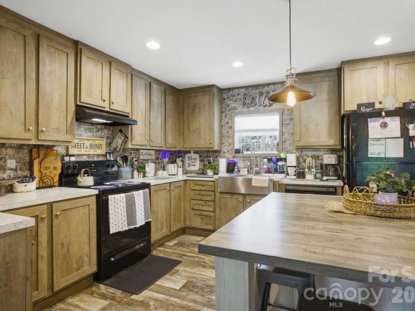 980 Lakeland Avenue, Lincolnton, NC 28092.  MLS# CAR4377426, YatesRealty ID 21514. 