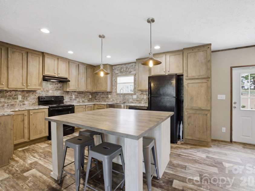 980 Lakeland Avenue, Lincolnton, NC 28092.  MLS# CAR4377426, YatesRealty ID 21514. 