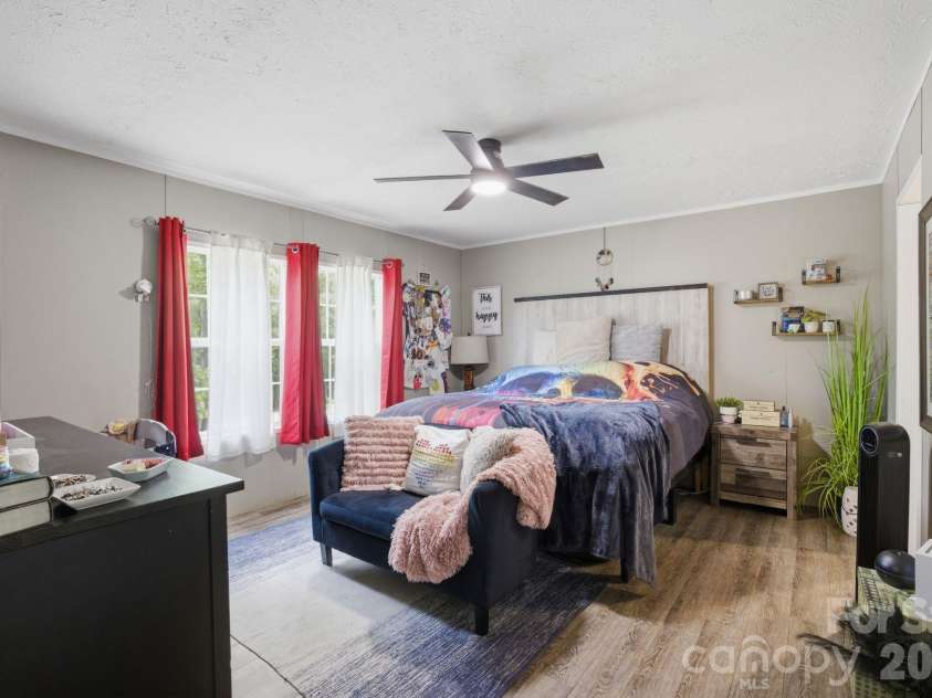 980 Lakeland Avenue, Lincolnton, NC 28092.  MLS# CAR4377426, YatesRealty ID 21514. 