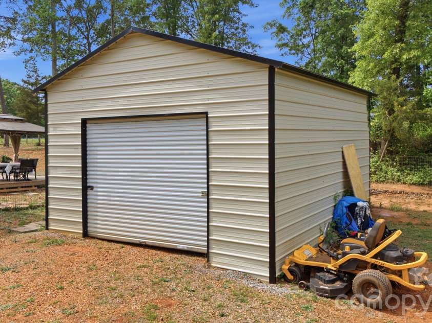 980 Lakeland Avenue, Lincolnton, NC 28092.  MLS# CAR4377426, YatesRealty ID 21514. 