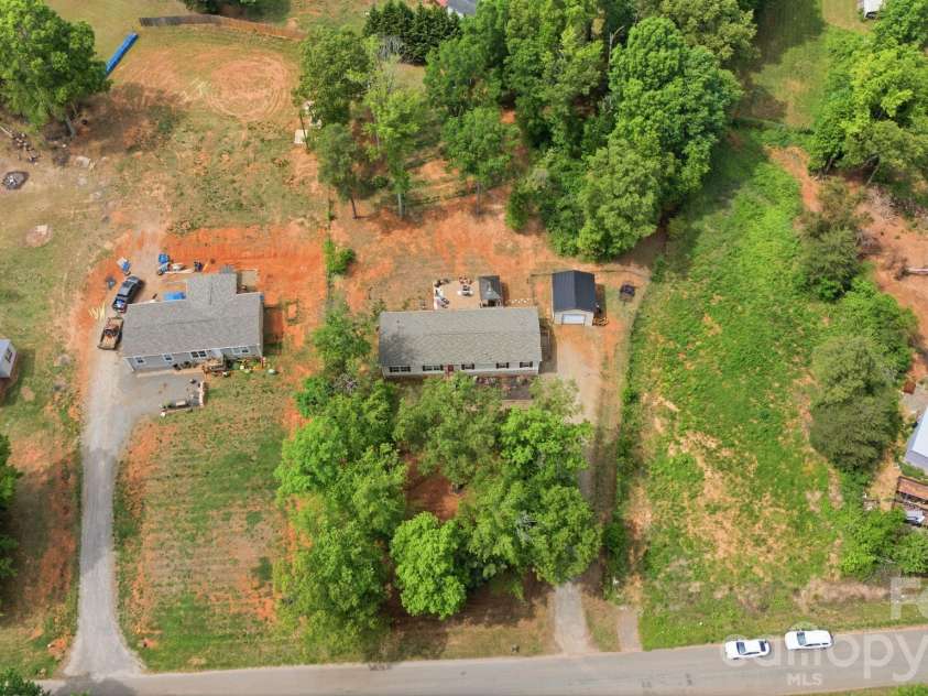 980 Lakeland Avenue, Lincolnton, NC 28092.  MLS# CAR4377426, YatesRealty ID 21514. 