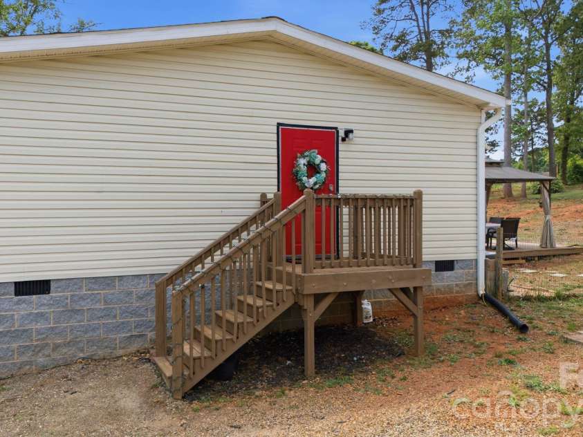 980 Lakeland Avenue, Lincolnton, NC 28092.  MLS# CAR4377426, YatesRealty ID 21514. 