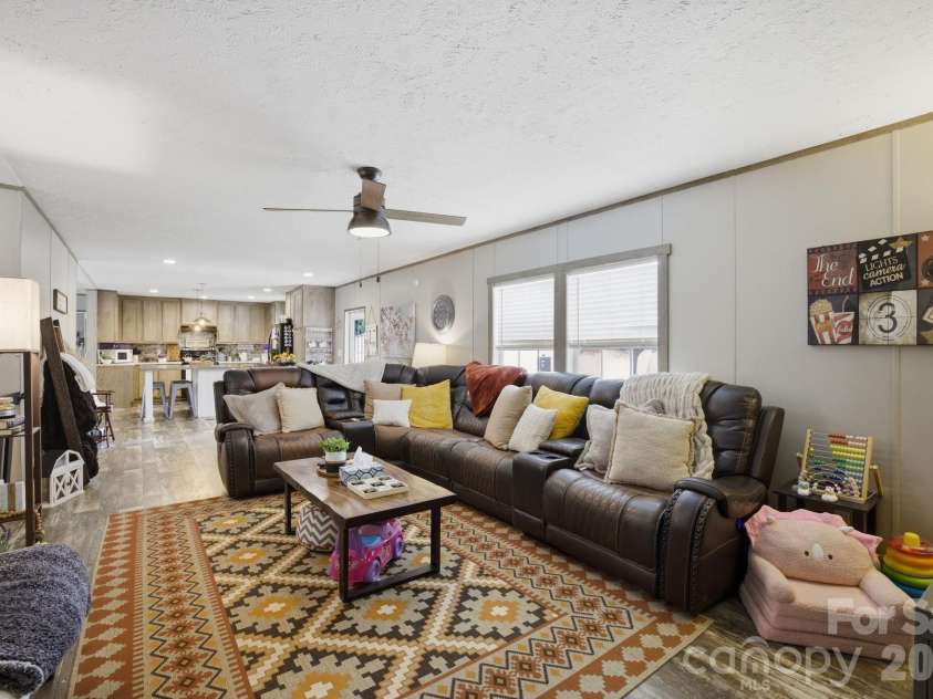 980 Lakeland Avenue, Lincolnton, NC 28092.  MLS# CAR4377426, YatesRealty ID 21514. Open Floor plan 
