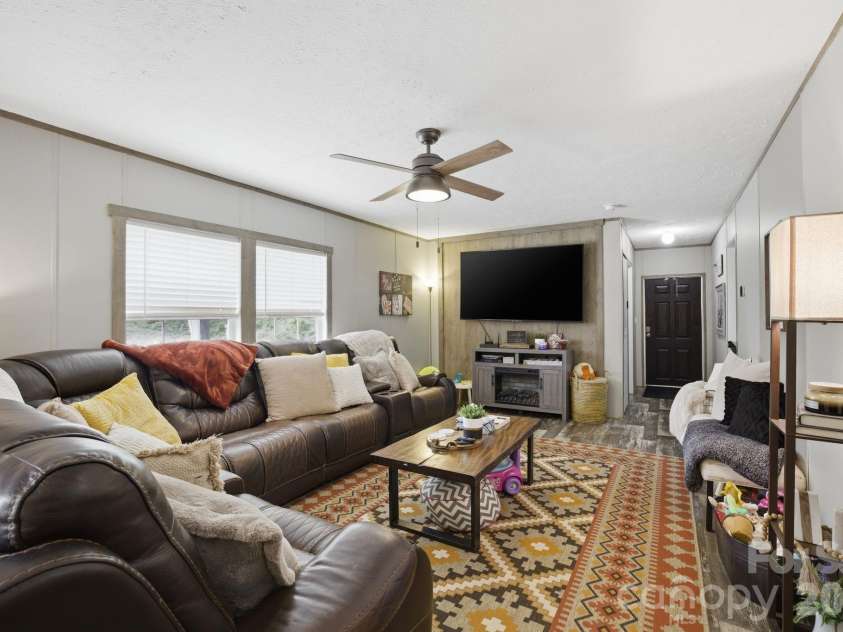 980 Lakeland Avenue, Lincolnton, NC 28092.  MLS# CAR4377426, YatesRealty ID 21514. Spacious Family Room 