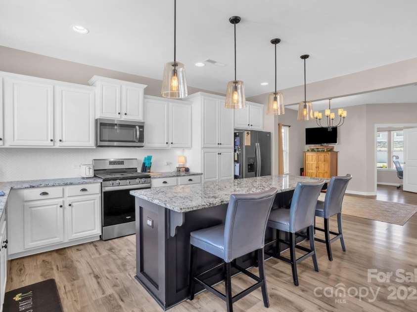 105 Centerpiece Drive, High Point, NC 27265.  MLS# CAR4268103, YatesRealty ID 21515. 