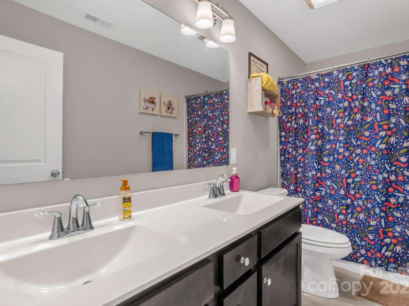 105 Centerpiece Drive, High Point, NC 27265.  MLS# CAR4268103, YatesRealty ID 21515. 