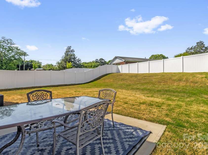 105 Centerpiece Drive, High Point, NC 27265.  MLS# CAR4268103, YatesRealty ID 21515. 
