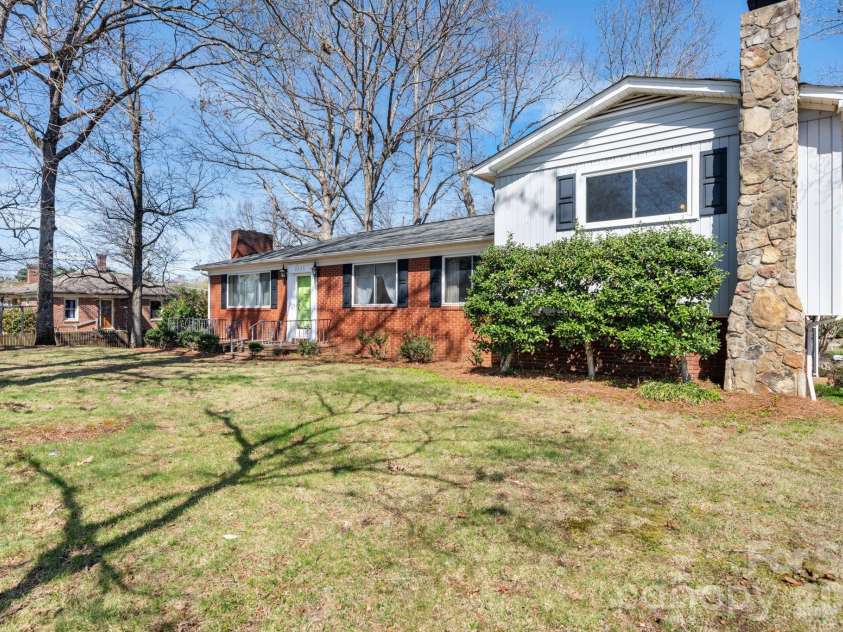 3335 25th Avenue, Hickory, NC 28601.  MLS# CAR4362314, YatesRealty ID 21515. 