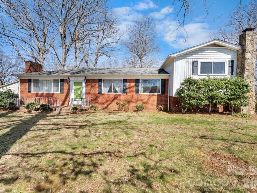 3335 25th Avenue, Hickory, NC 28601.  MLS# CAR4362314, YatesRealty ID 21515. 
