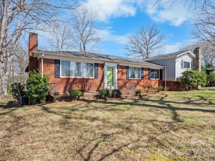 3335 25th Avenue, Hickory, NC 28601.  MLS# CAR4362314, YatesRealty ID 21515. 