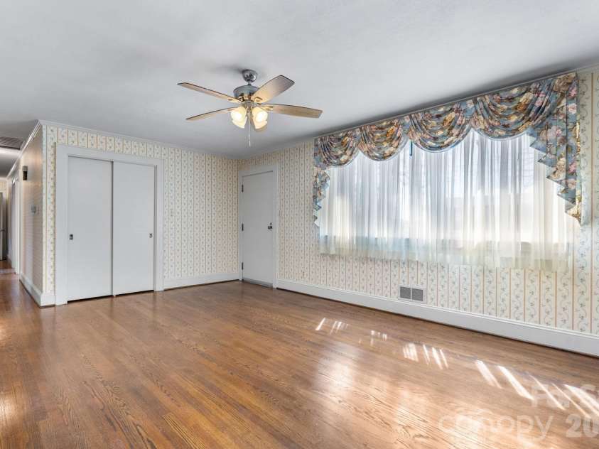 3335 25th Avenue, Hickory, NC 28601.  MLS# CAR4362314, YatesRealty ID 21515. 