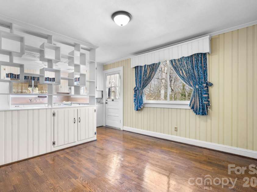 3335 25th Avenue, Hickory, NC 28601.  MLS# CAR4362314, YatesRealty ID 21515. 