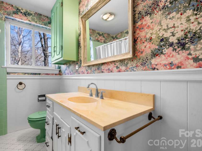 3335 25th Avenue, Hickory, NC 28601.  MLS# CAR4362314, YatesRealty ID 21515. 