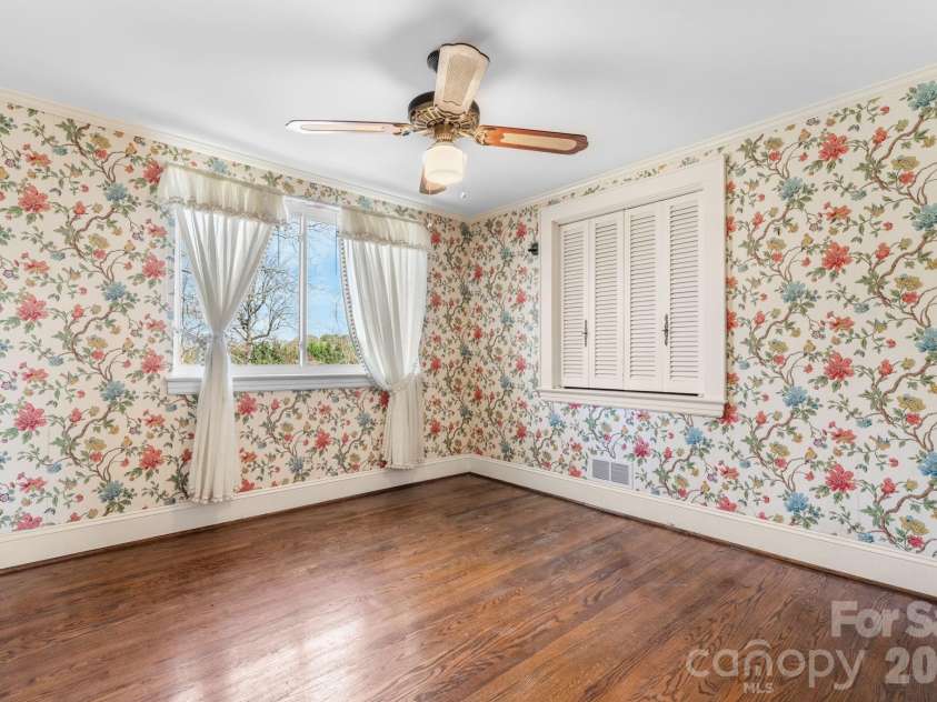 3335 25th Avenue, Hickory, NC 28601.  MLS# CAR4362314, YatesRealty ID 21515. 