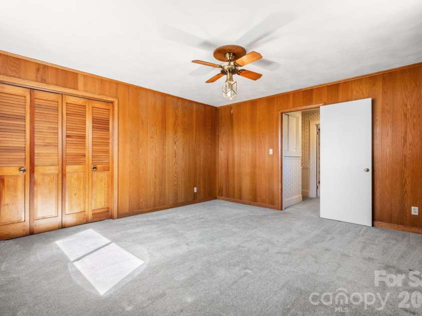 3335 25th Avenue, Hickory, NC 28601.  MLS# CAR4362314, YatesRealty ID 21515. 
