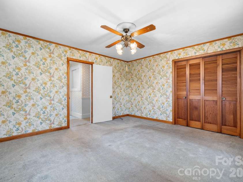 3335 25th Avenue, Hickory, NC 28601.  MLS# CAR4362314, YatesRealty ID 21515. 